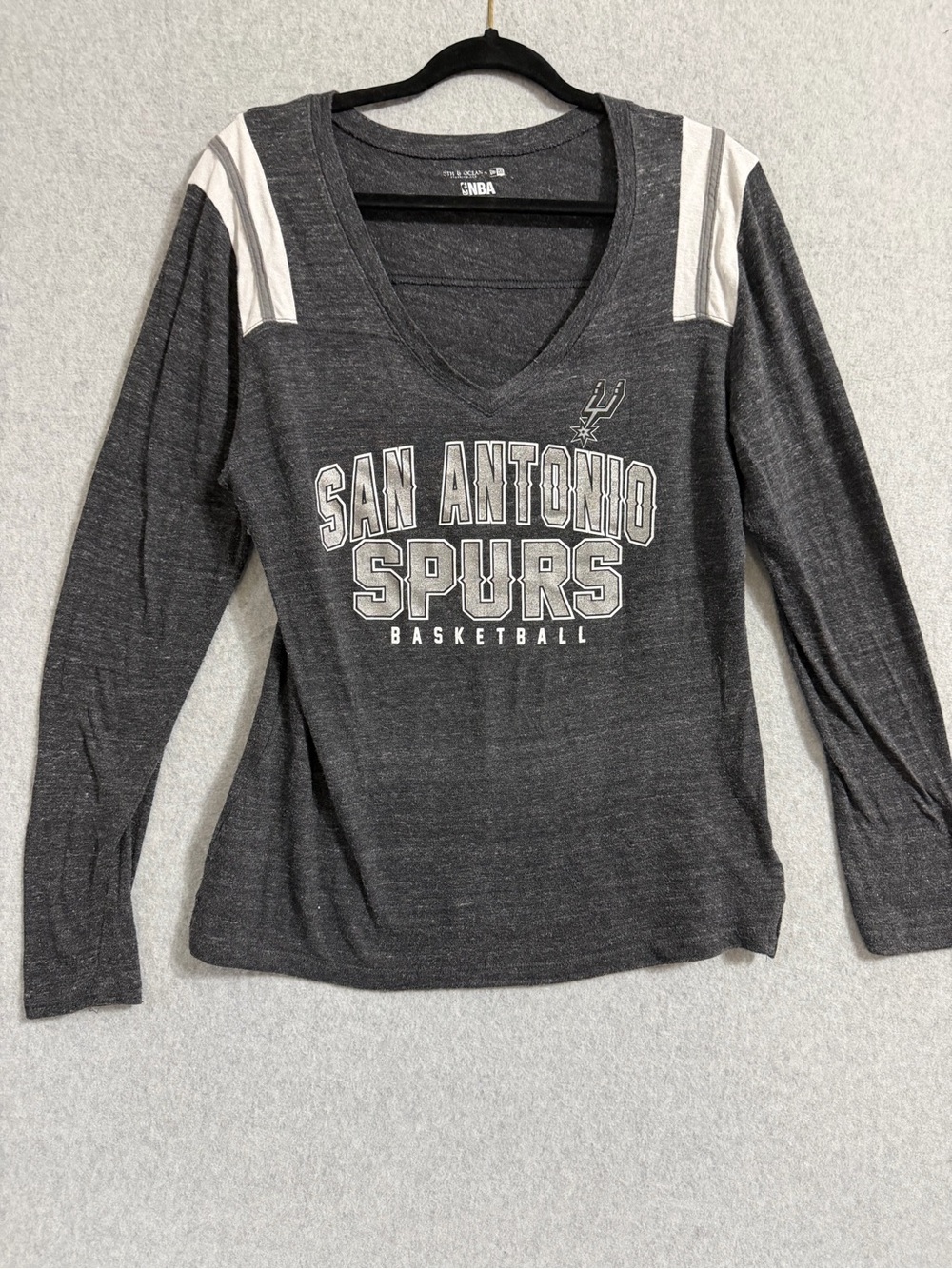NBA San Antonio Spurs Women's Long Sleeve V-Neck Tee - Charcoal & White
